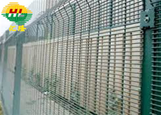 Multipurpose Powder Coated Anti Climb Wire Mesh Fencing 8GA 10GA Diameter