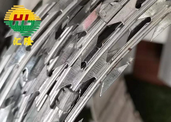 Fabrik Direktlieferung Warmverkauf Warmgetränktes Verzinktes Concertina Stacheldraht für die Ukraine