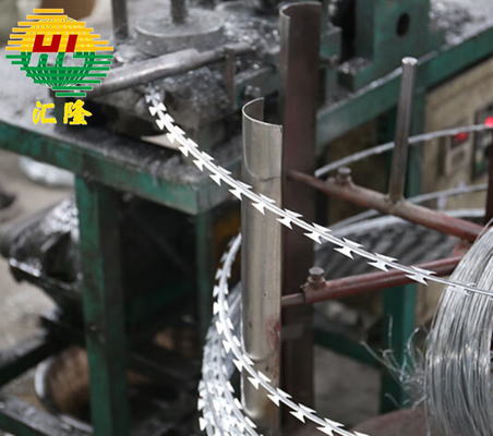 Hochleistungszaun BTO-18 Concertina Razor Wire Fence für Militäroperationen und Grenzsicherheit