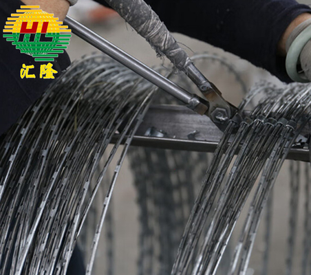 Langlebiger BTO-18 BTO-16 Concertina Razor Wire Zaun für militärische Verteidigung und Umfangschutz