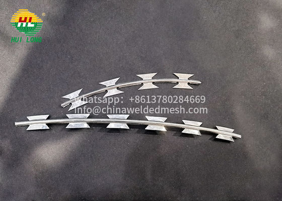 Spulen-Durchmesser-Gerade-Ziehharmonika-Rasiermesser-Draht der Band-Art-450mm für Schutz