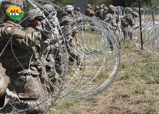 Befestigter Ziehharmonika-Rasiermesser-Draht galvanisierte Stahl 300 Millimeter Ziehharmonika-fechten